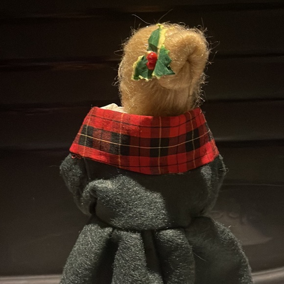 Vintage Byers Choice Christmas Carolers Couple Seniors Singer Figurines - Picture 8 of 16